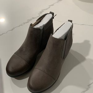 BRAND NEW!! Evie Sorel Pull-On